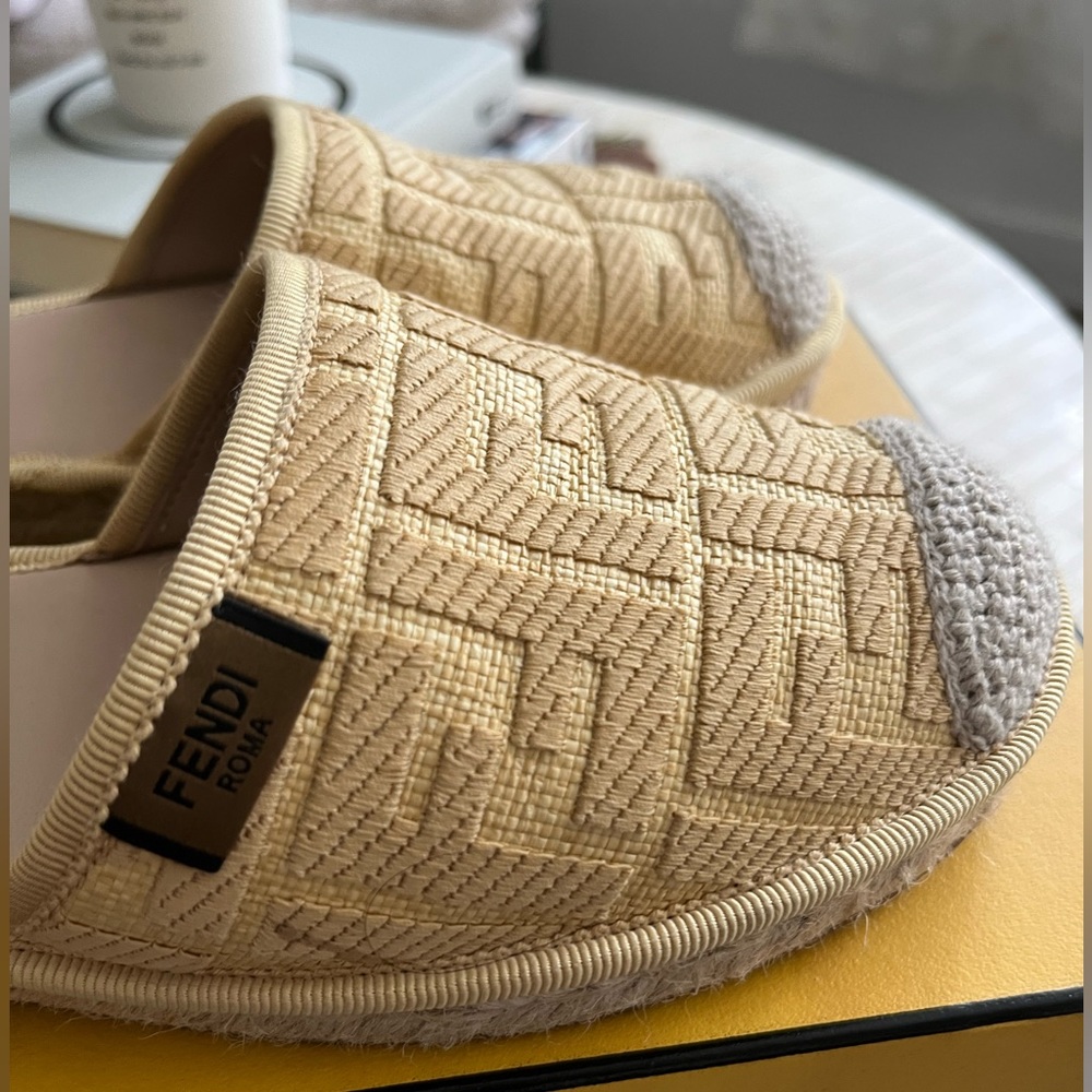 Roma Ankle-tie Flat Fendi Espadrilles in Beige